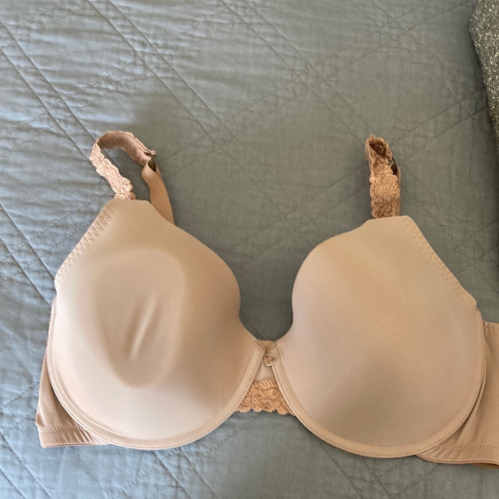 Flesh Color Natori 38 DD Bra in like new condition